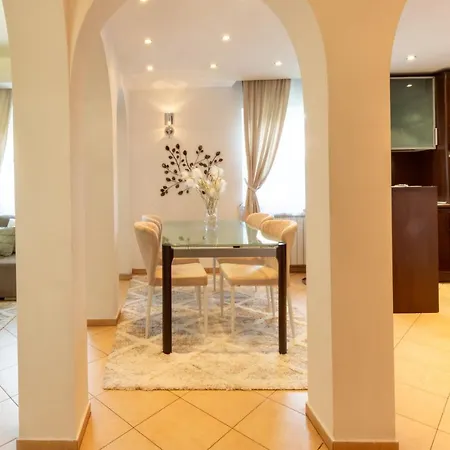 Apartamento 1br With Jacuzzi Near Herastrau: Ideal Getaway Bucarest