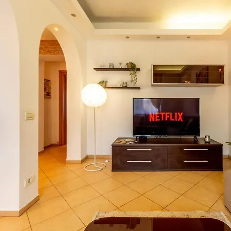 1br With Jacuzzi Near Herastrau: Ideal Getaway Bucarest