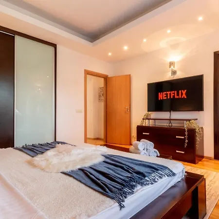 1br With Jacuzzi Near Herastrau: Ideal Getaway Apartment Bucharest