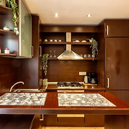 Apartamento 1br With Jacuzzi Near Herastrau: Ideal Getaway *