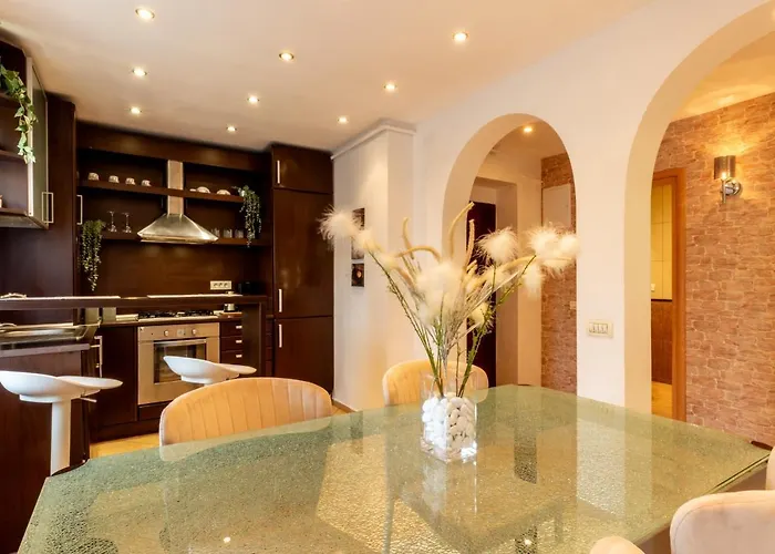 1br With Jacuzzi Near Herastrau: Ideal Getaway Bucharest