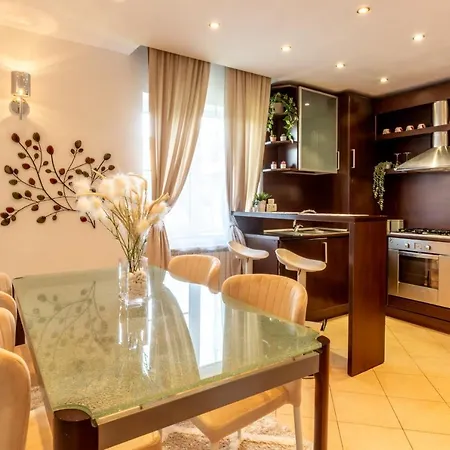 1br With Jacuzzi Near Herastrau: Ideal Getaway *