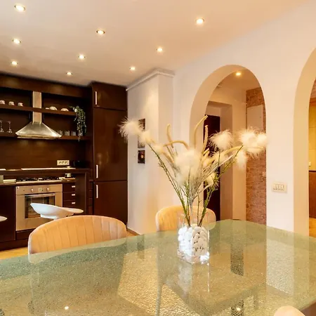 1br With Jacuzzi Near Herastrau: Ideal Getaway Bucharest