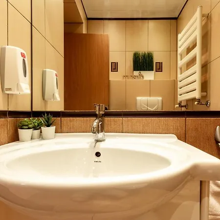 1br With Jacuzzi Near Herastrau: Ideal Getaway