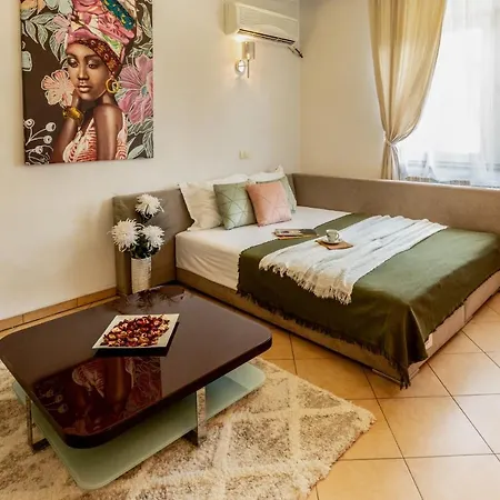 1br With Jacuzzi Near Herastrau: Ideal Getaway