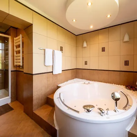 1br With Jacuzzi Near Herastrau: Ideal Getaway *