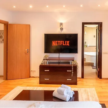 1br With Jacuzzi Near Herastrau: Ideal Getaway
