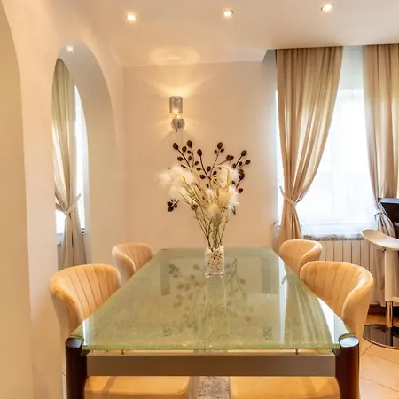 1br With Jacuzzi Near Herastrau: Ideal Getaway