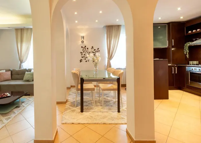 Apartamento 1br With Jacuzzi Near Herastrau: Ideal Getaway Bucarest