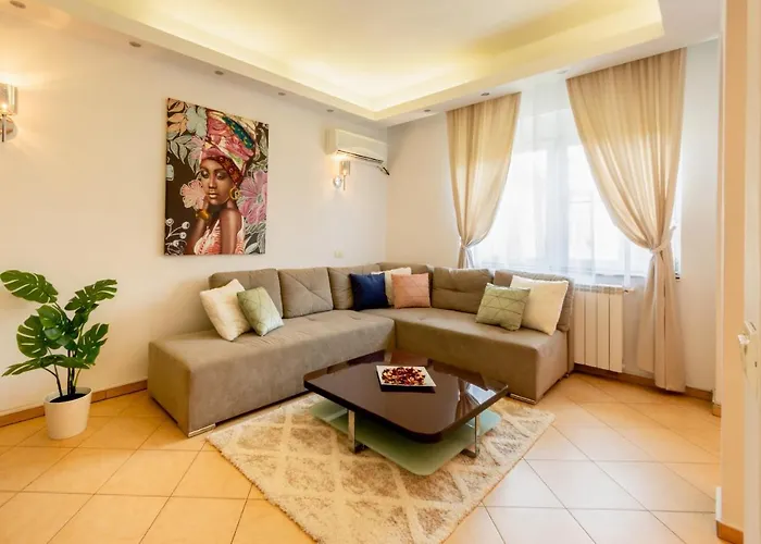 1br With Jacuzzi Near Herastrau: Ideal Getaway Apartment Bucharest