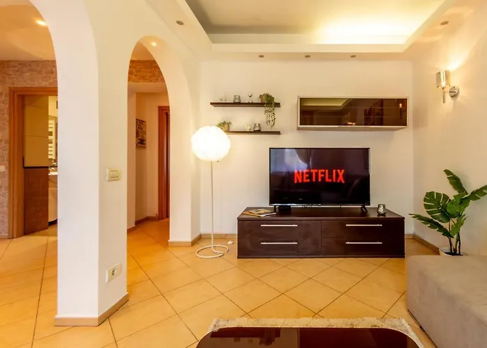 1br With Jacuzzi Near Herastrau: Ideal Getaway Bucarest