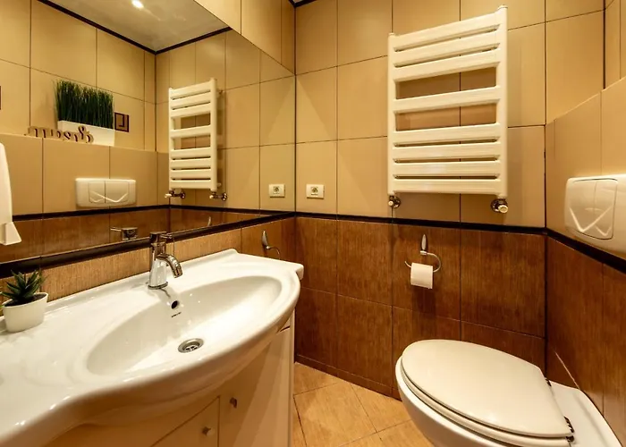 1br With Jacuzzi Near Herastrau: Ideal Getaway דירה בוקרשט