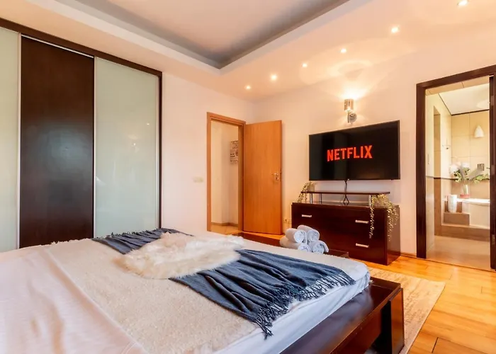1br With Jacuzzi Near Herastrau: Ideal Getaway Apartment Bucharest