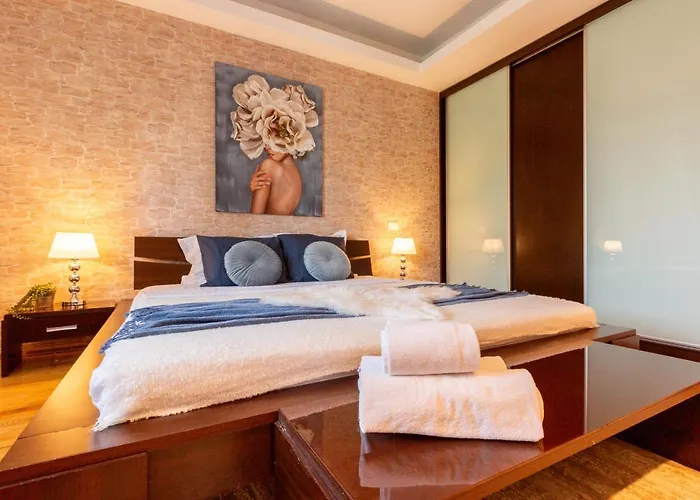 Appartement 1br With Jacuzzi Near Herastrau: Ideal Getaway Boekarest