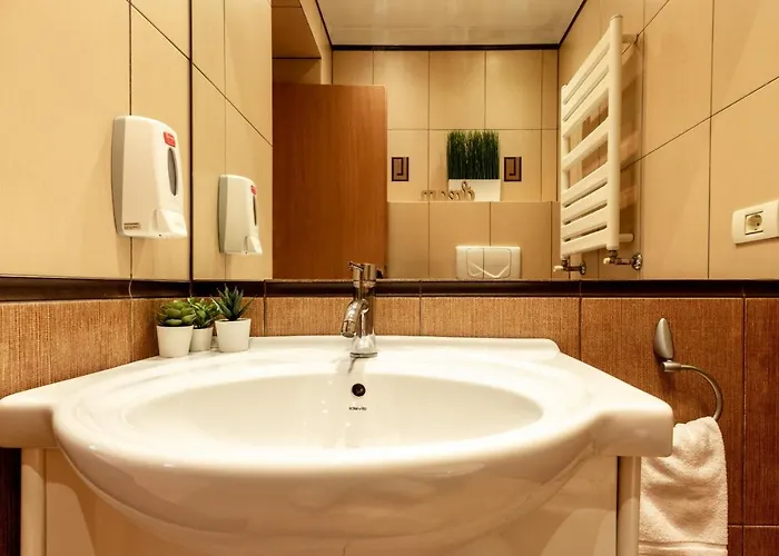 1br With Jacuzzi Near Herastrau: Ideal Getaway