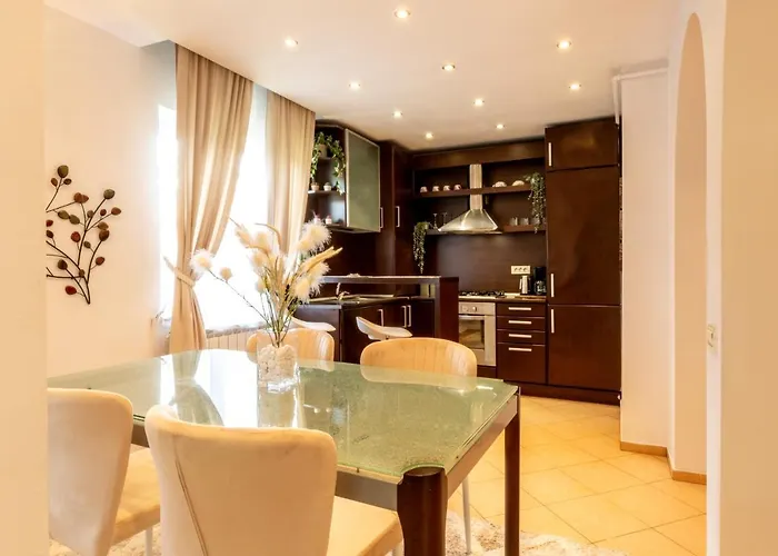 דירה 1br With Jacuzzi Near Herastrau: Ideal Getaway *