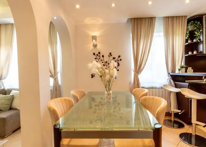 1br With Jacuzzi Near Herastrau: Ideal Getaway