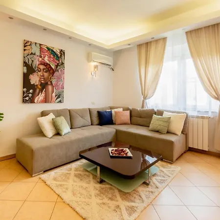 1br With Jacuzzi Near Herastrau: Ideal Getaway Appartement Bucarest