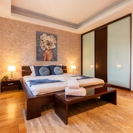 1br With Jacuzzi Near Herastrau: Ideal Getaway Appartement *