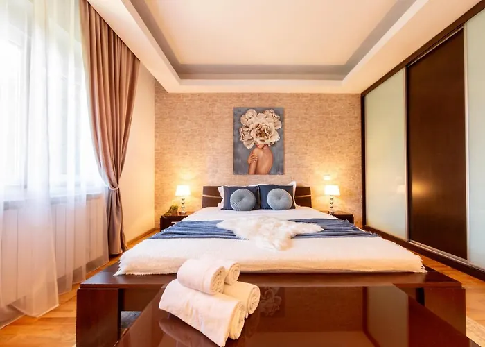 1br With Jacuzzi Near Herastrau: Ideal Getaway