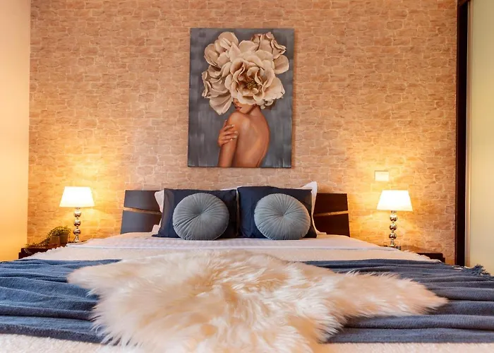 Apartament 1br With Jacuzzi Near Herastrau: Ideal Getaway