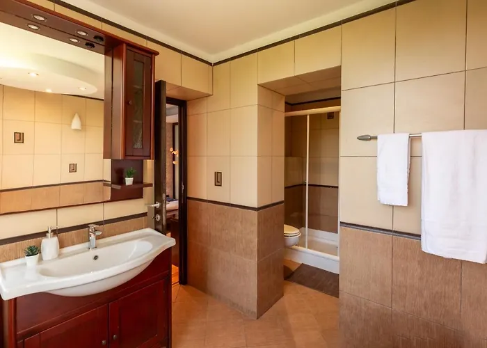 Apartament 1br With Jacuzzi Near Herastrau: Ideal Getaway