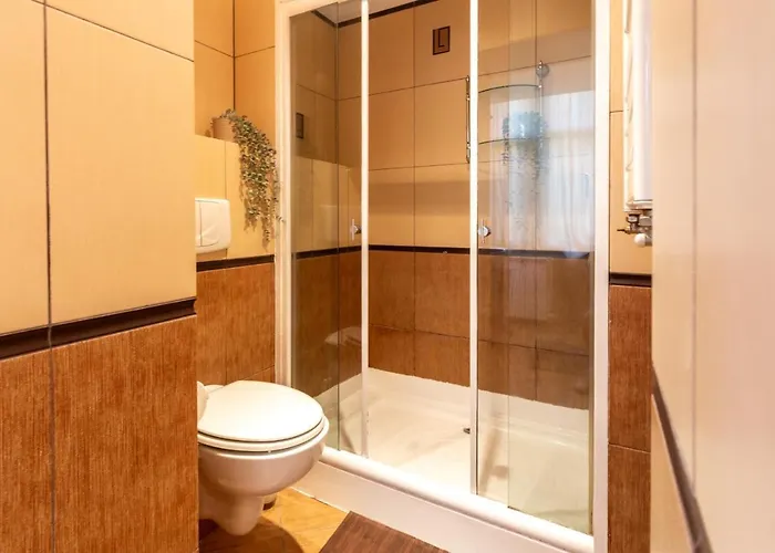 1br With Jacuzzi Near Herastrau: Ideal Getaway Apartament