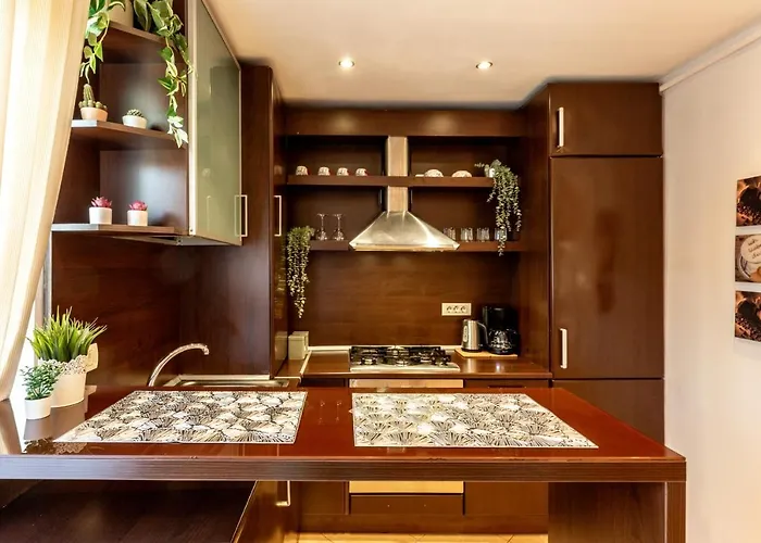 Apartament 1br With Jacuzzi Near Herastrau: Ideal Getaway *