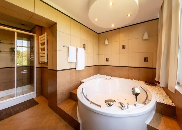 1br With Jacuzzi Near Herastrau: Ideal Getaway *