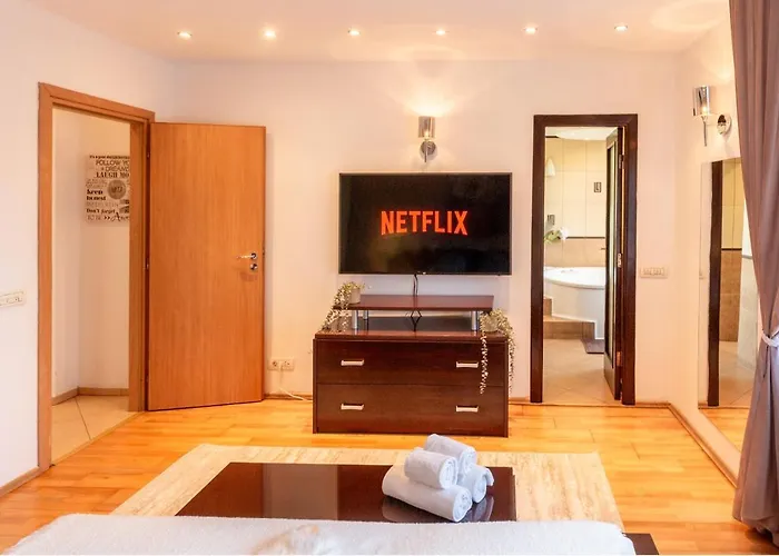 1br With Jacuzzi Near Herastrau: Ideal Getaway