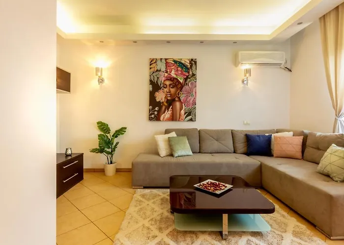 Apartament 1br With Jacuzzi Near Herastrau: Ideal Getaway